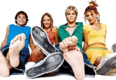 Acas Iti Mai Aduci Aminte De Telenovela Rebelde Si De Trupa Erreway