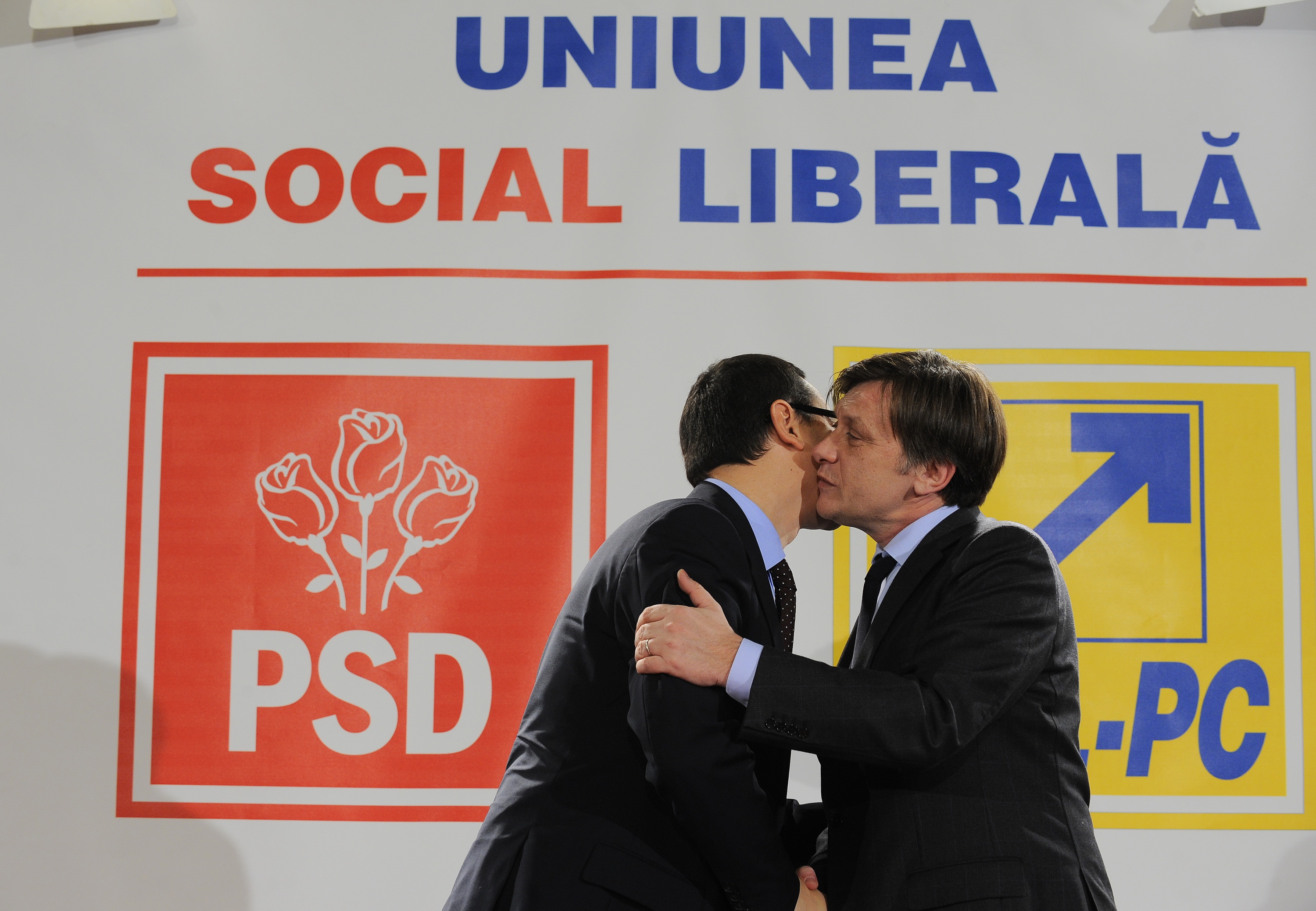 Victor Ponta si Crin Antonescu: o relatie perfecta, stricata de presedinte