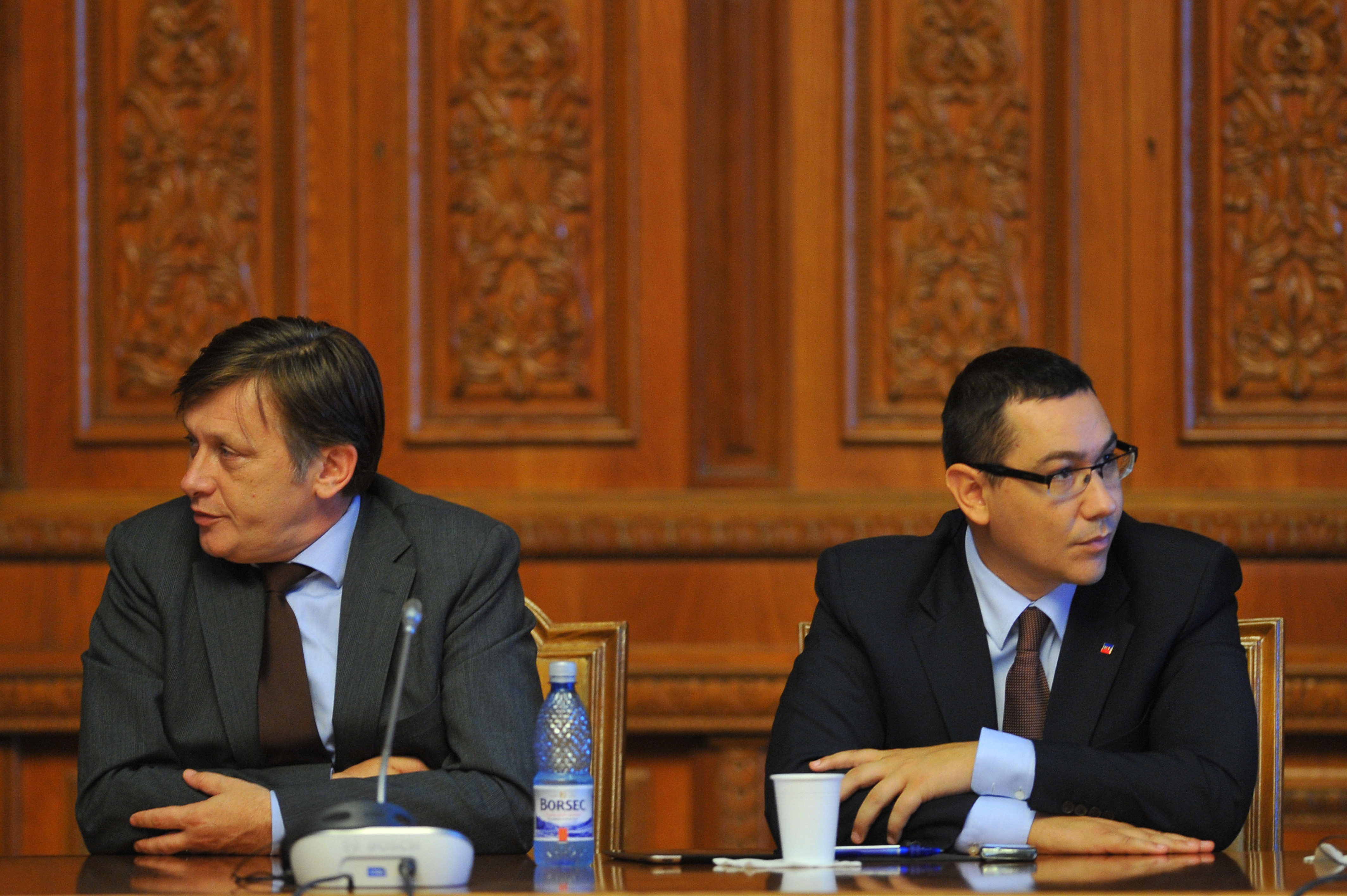Victor Ponta si Crin Antonescu: o relatie perfecta, stricata de presedinte