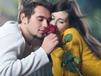 Prima &icirc;nt&acirc;lnire? Citeşte semnele non verbale pe care ţi le transmite bărbatul din faţa ta