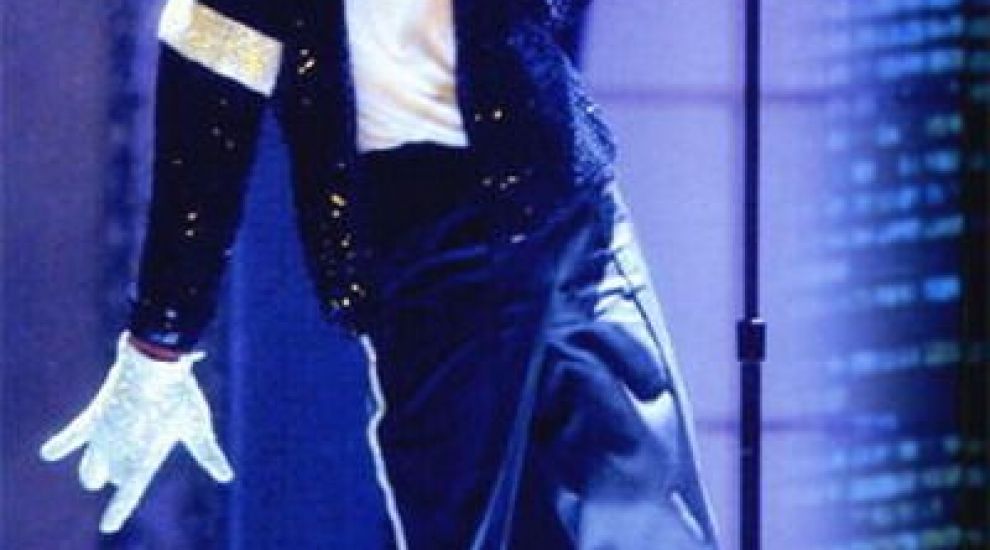 Invata sa dansezi Moonwalk!