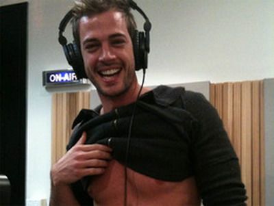 Thalia l-a dezbracat pe William Levy! VIDEO!