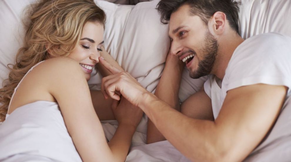 Cinci sfaturi pentru prima noapte in care dormi la el Cinci sfaturi pentru prima noapte in care dormi la el