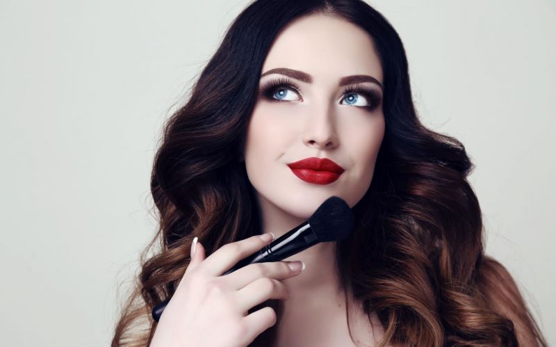 Nu ai timp niciodata? Cum sa te machiezi in cinci minute