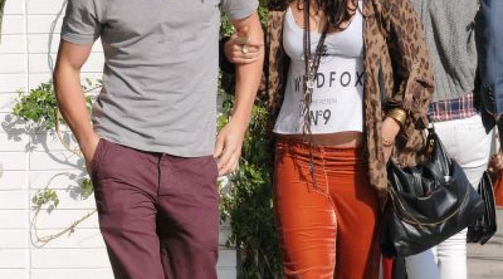 Vanessa Hudgens si Austin Butler, romantici in public - GALERIE FOTO