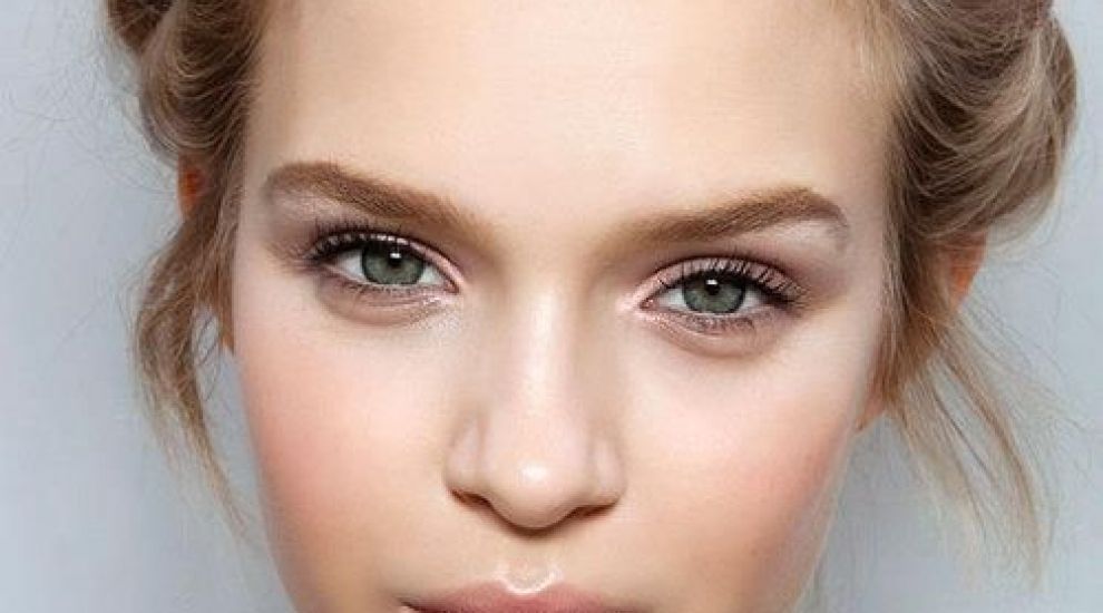 Trucuri de machiaj in functie de culoarea parului FOTO