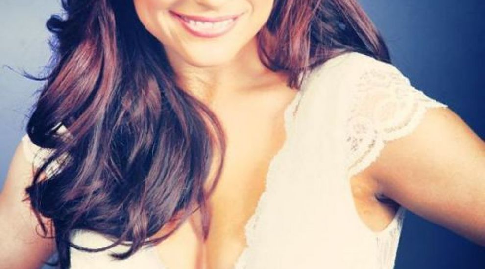 Primele imagini cu Andra la plaja. Cum arata vedeta in doua fotografii de peste 40.000 de like-uri