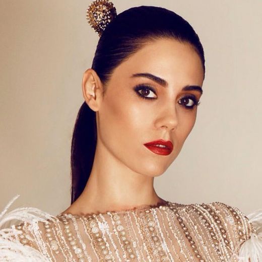Arata WOW in fuste scurte! Cansu Dere se numara printre vedetele cu cele mai frumoase picioare Arata WOW in fuste scurte! Cansu Dere se numara printre vedetele cu cele mai frumoase picioare