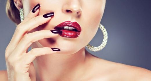 Cum sa iti faci o manichiura perfecta chiar la tine acasa. Trucul pe care il vei adora - VIDEO