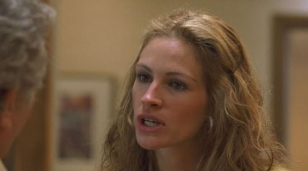 Erin Brockovich - Duminica, de la ora 19:00, numai Acasa