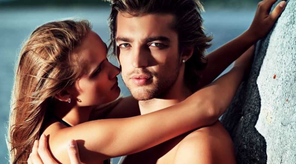 Cinci semne clare ca iubitul tau te minte