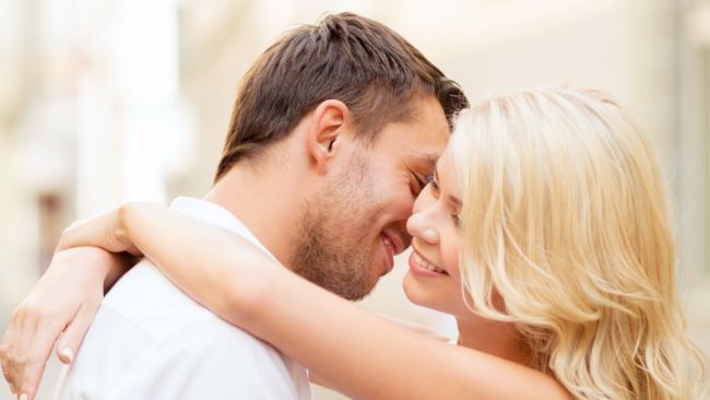 Stiluri de sarut pe care orice fata ar trebui sa le stie. Cum sa-l aduci pe culmile placerii