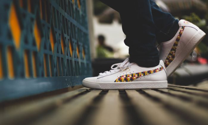 (P) Minighid de stil pentru purtarea adidașilor (P) Minighid de stil pentru purtarea adidașilor