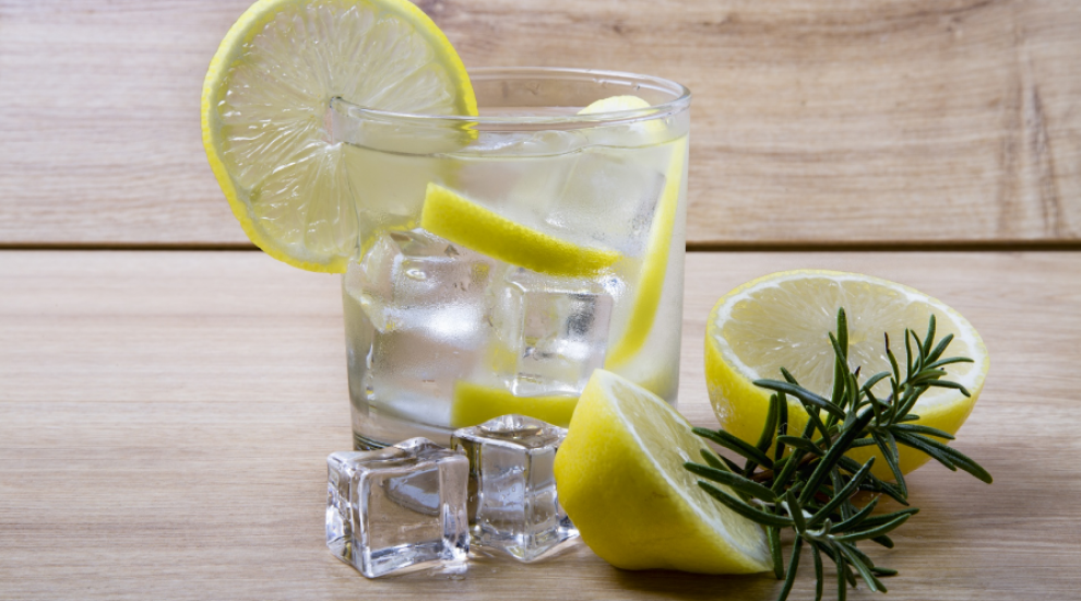 (P) 5 rețete răcoritoare de apă aromatizată pentru această vară (P) 5 rețete răcoritoare de apă aromatizată pentru această vară