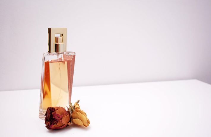 (P) Notele potrivite de parfum pentru fiecare anotimp (P) Notele potrivite de parfum pentru fiecare anotimp