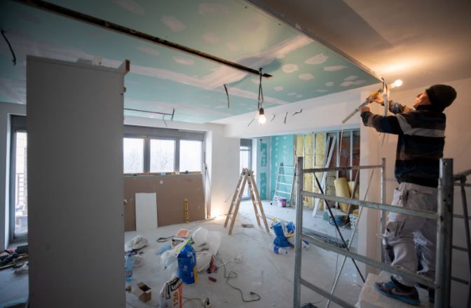 (P) Renovarea unei case vechi: 3 pași esențiali pentru o lucrare de nota 10 (P) Renovarea unei case vechi: 3 pași esențiali pentru o lucrare de nota 10