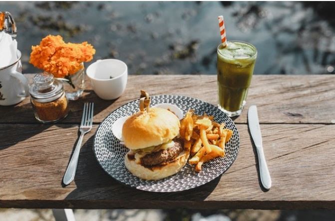 (P) 5 mituri pe care nu trebuie să le crezi despre preparatele fast food (P) 5 mituri pe care nu trebuie să le crezi despre preparatele fast food