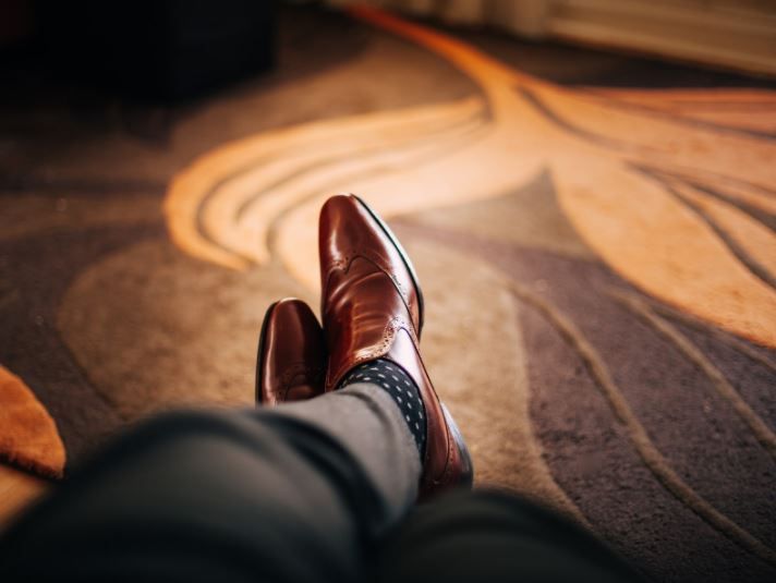 (P) Pantofi cu șiret sau slip on? Cum faci cea mai potrivită alegere