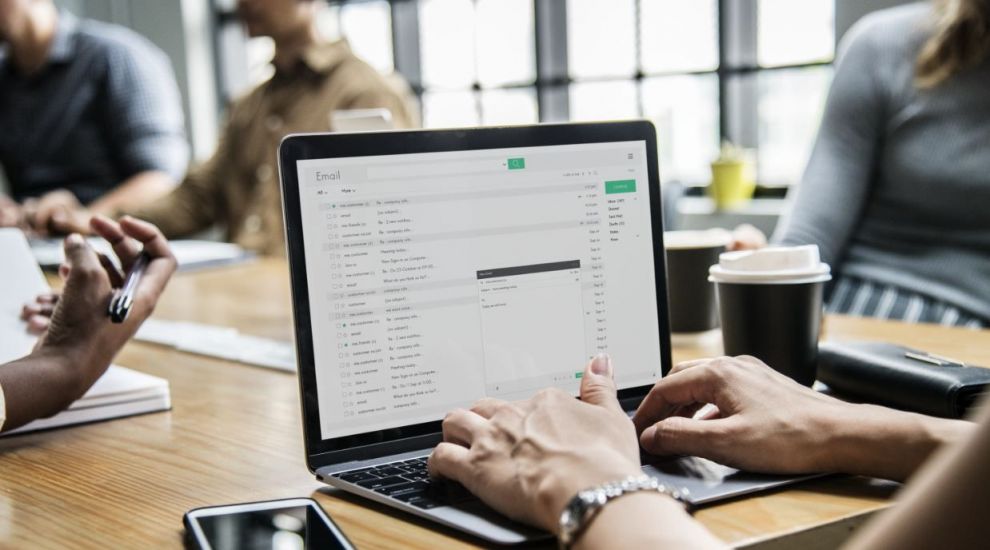 (P) Ce este un workstation mobil și ce specificații trebuie să aibă