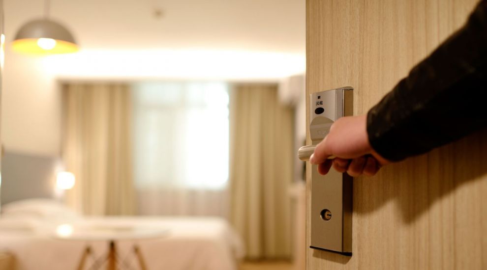 (P) Opt dotări minime necesare pentru deschiderea unui hotel