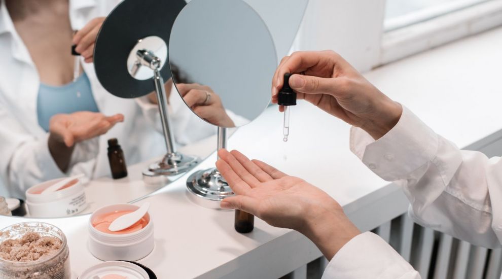 (P) 4 produse de îngrijire care nu trebuie să lipsească din trusa ta