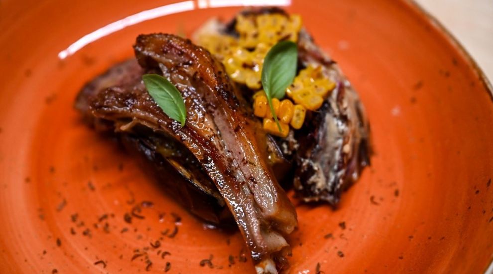 Masterchef - Restul e plăcere: Piept de porc, pulpă de rață, cotlet de miel cu legume la cuptor