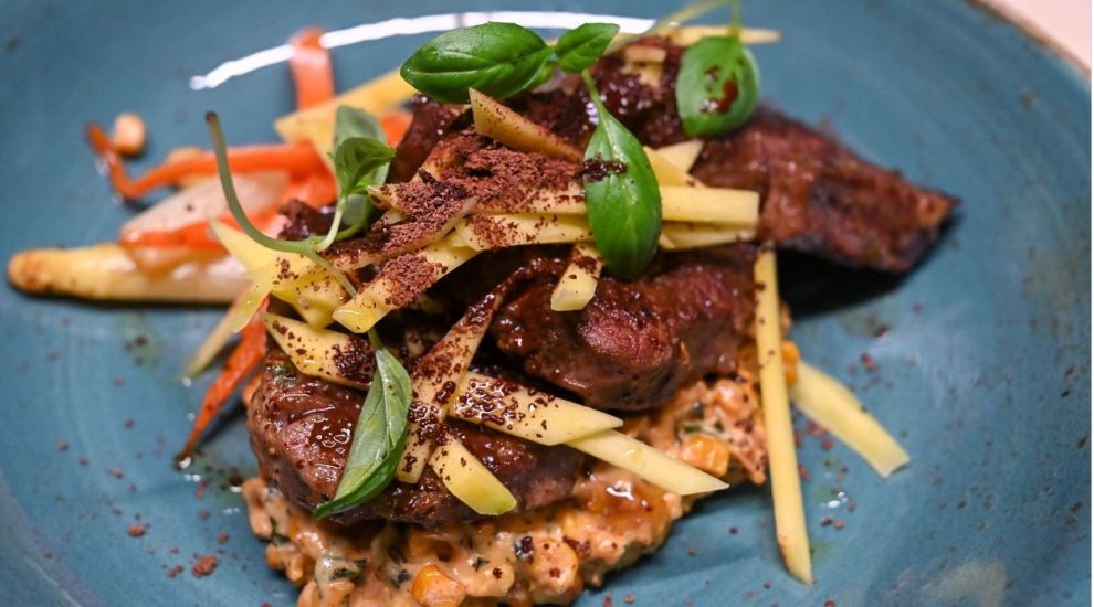 Masterchef - Restul e plăcere: Mușchi de vită cu salata de tahină și sparanghel cu morcov caramelizat Masterchef - Restul e plăcere: Mușchi de vită cu salata de tahină și sparanghel cu morcov caramelizat