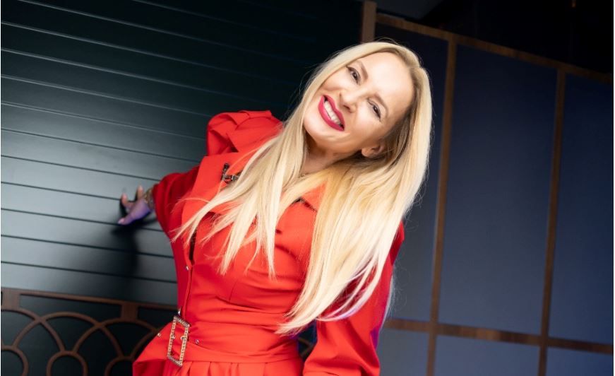 Mâncare pe care. Cine e Cera Mihăilescu, gazda din această seară, și ce va găti Mâncare pe care. Cine e Cera Mihăilescu, gazda din această seară, și ce va găti