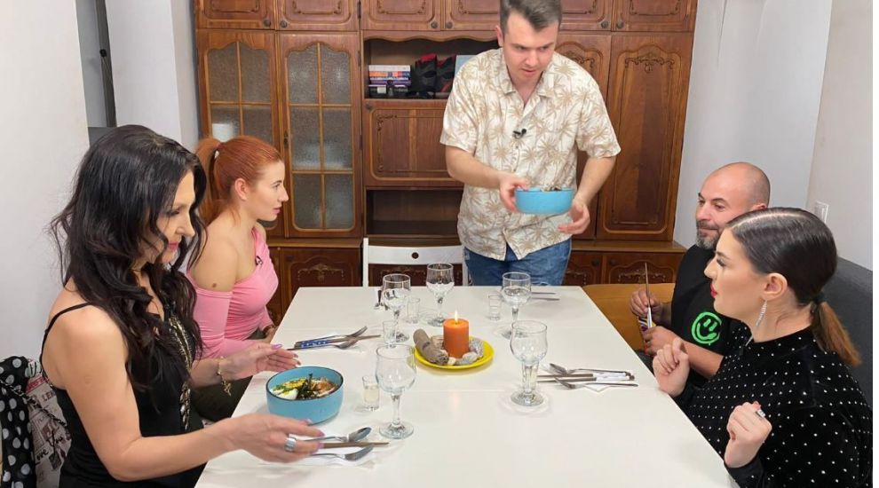 Un concurent Mâncare pe care, acuzat că a câștigat printr-o strategie: Lasă vrăjeala! Sigur ne-ai dat note mici la toți