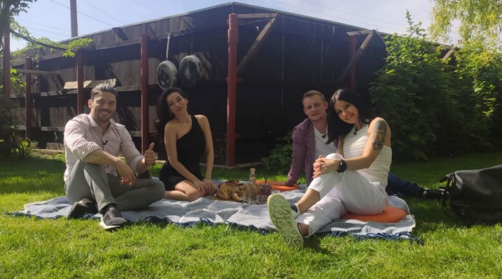 Cină cu pagube la Mâncare pe care: Nu știam cum să mai facem să nu vadă că i-am rupt hamacul