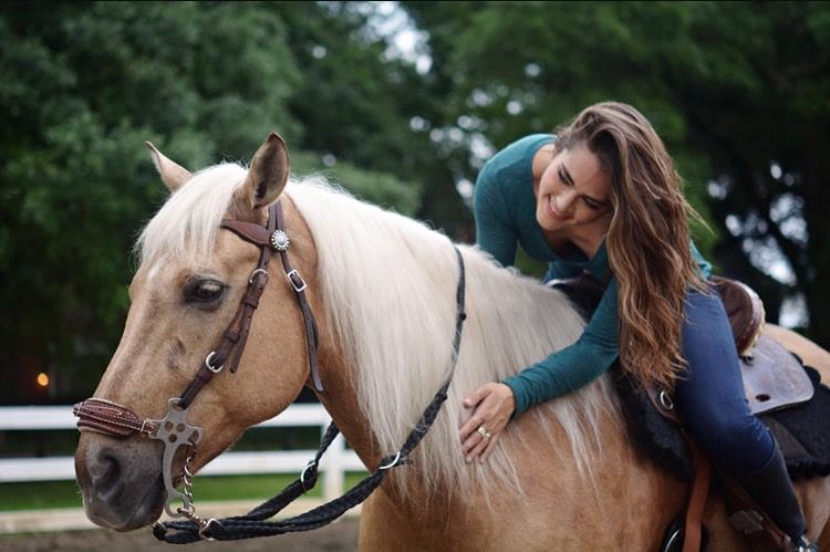 În seara filmului romantic, Krista Allen trăiește magia dragostei în Rodeo Julieta