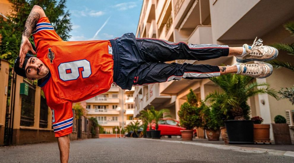 Emanuel Neagu, de la Mâncare pe care, a concurat la Survivor și a fost asistent coregraf la Vocea României