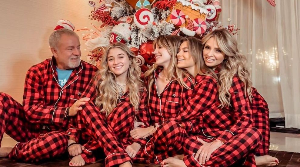 Ang&eacute;lica Rivera și El G&uuml;ero Castro s-au fotografiat cu fiicele lor &icirc;n felicitarea de Crăciun