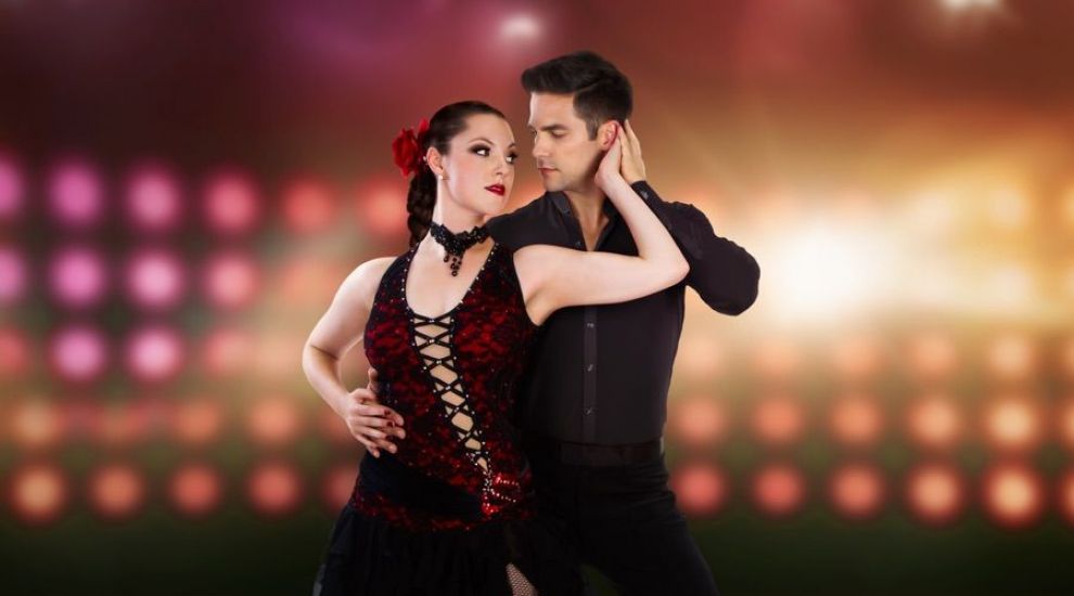 Brant Daugherty, din Pretty Little Liars , și Lexi Giovagnoli își spun Păstrează-mi ultimul tango