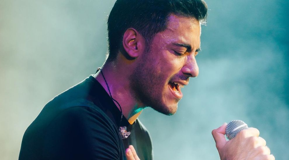 Carlos Rivera va fi tătic