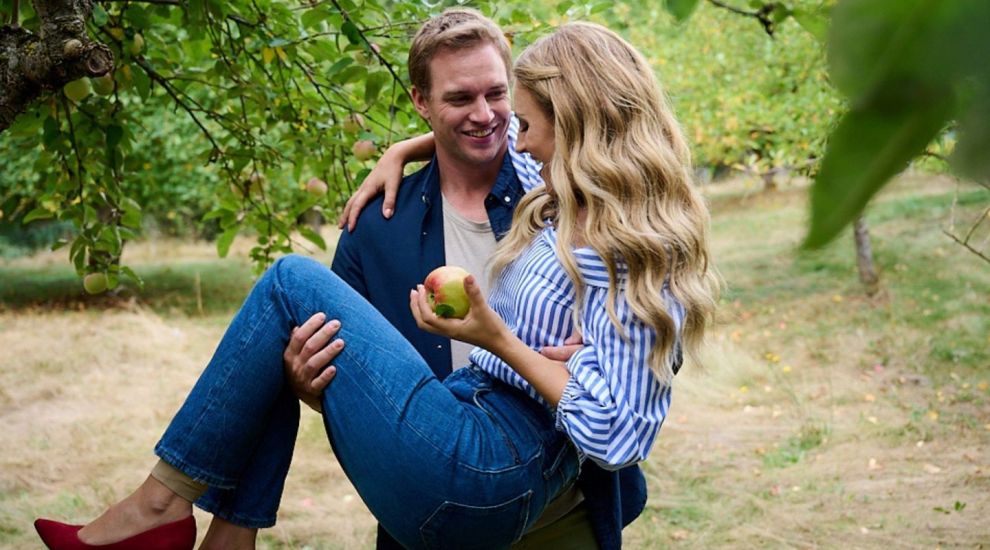 Rebecca Olson și Marshall Williams descoperă adevăratul parfum al iubirii