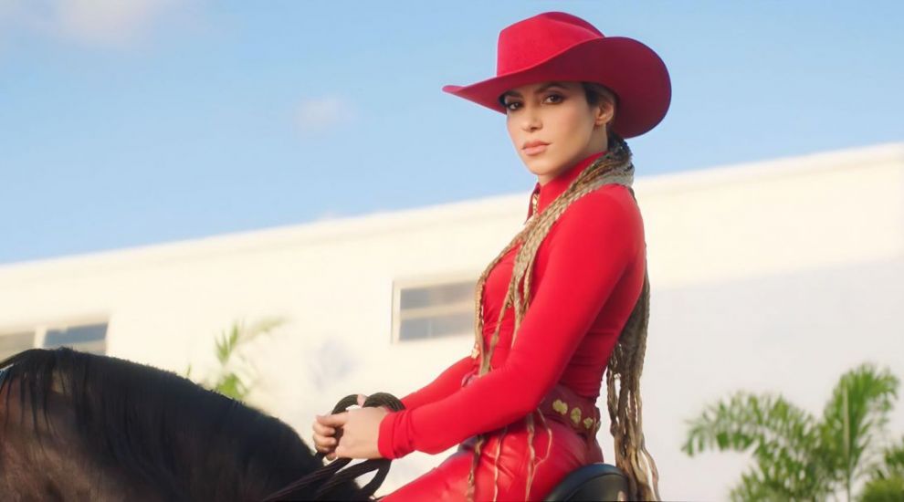 Fosta dansatoare mexicană a Shakirei o acuză de rele tratamente