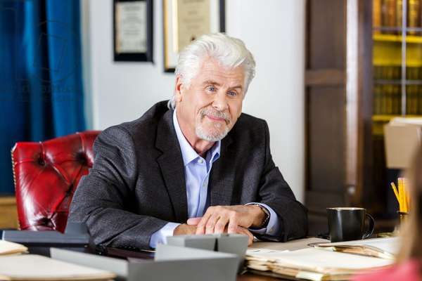 Barry Bostwick este guest starul din filmul romantic de duminică