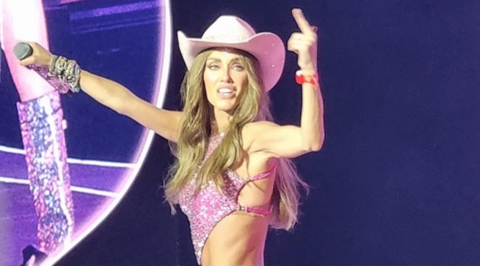 Anahi a părăsit cu ambulanța show-ul RBD din Brazilia