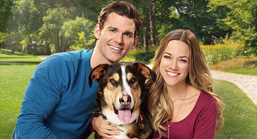 O fată frumoasă și un cățel adorabil - cine pe cine salvează?