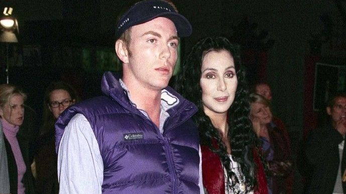 Cher e disperată! A cerut tutela pentru fiul ei de hellip; 47 de ani