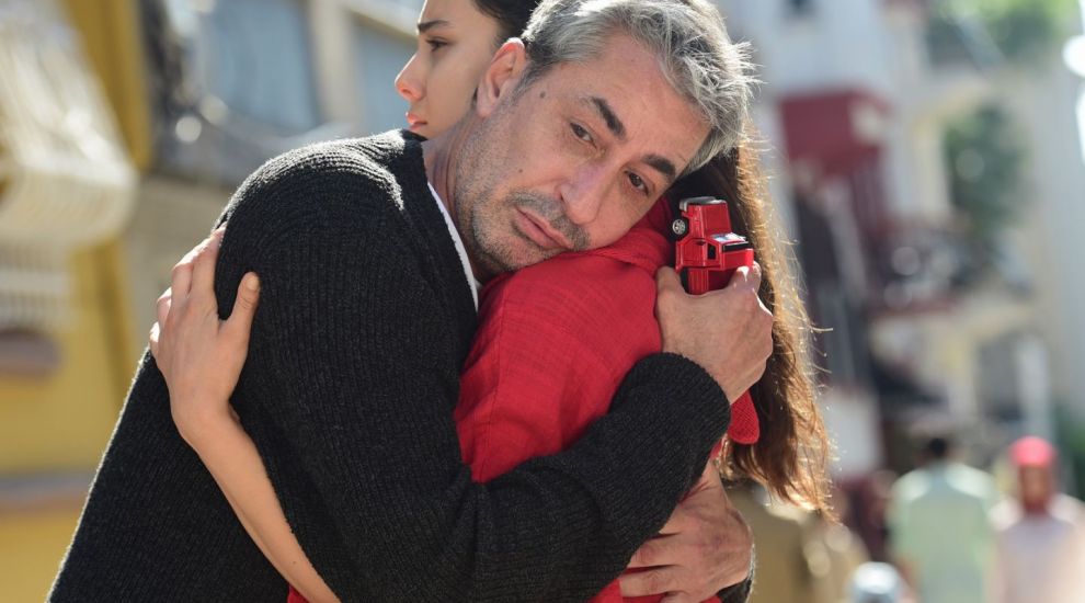 O poveste despre ambiție și visuri - Acea fată (O kiz), din 9 ianuarie, de la ora 21:00, Acasă