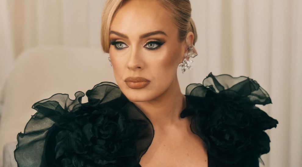 E iar bolnavă? Adele își amână din nou concertele din Las Vegas