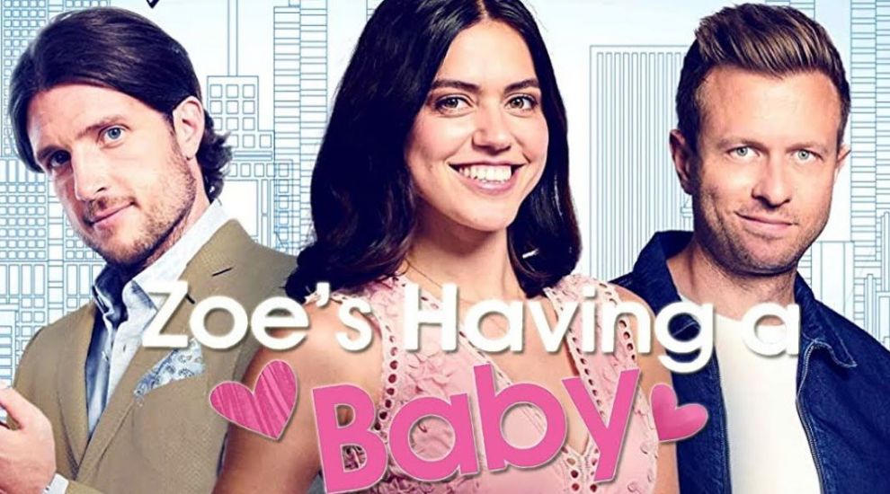 Când aștepți un copil, dar nu te aștepți și la doi posibili tătici