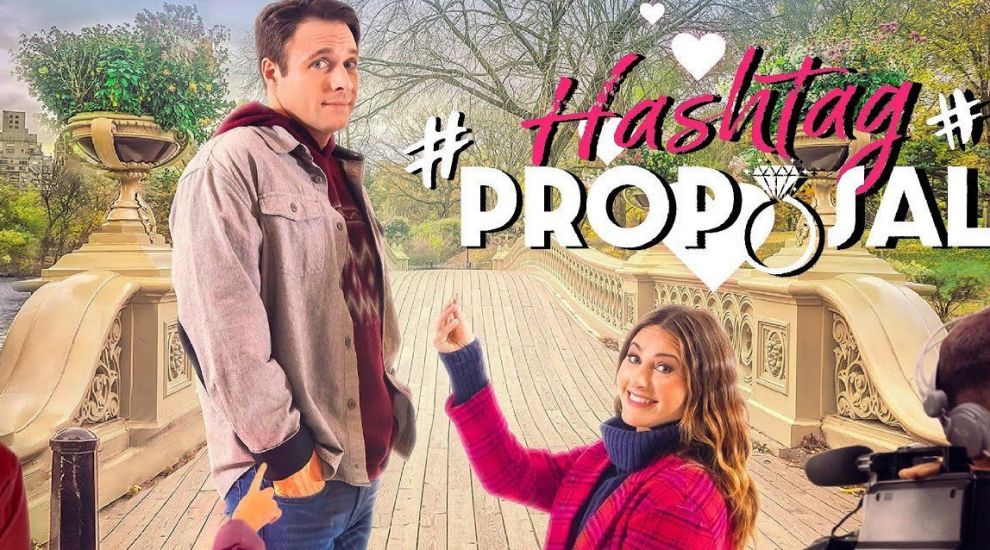 Millie și Leo își fac O propunere virală Millie și Leo își fac O propunere virală