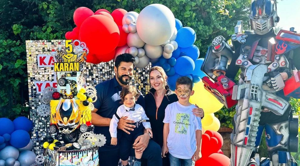 Burak Özçivit și Fahriye Evcen și-au sărbătorit fiul cel mare