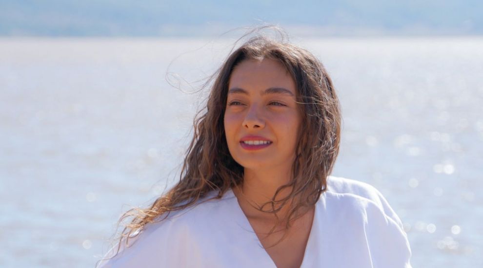 Regina telenovelelor turcești, Neslihan Atagül, se răsfață la Miami