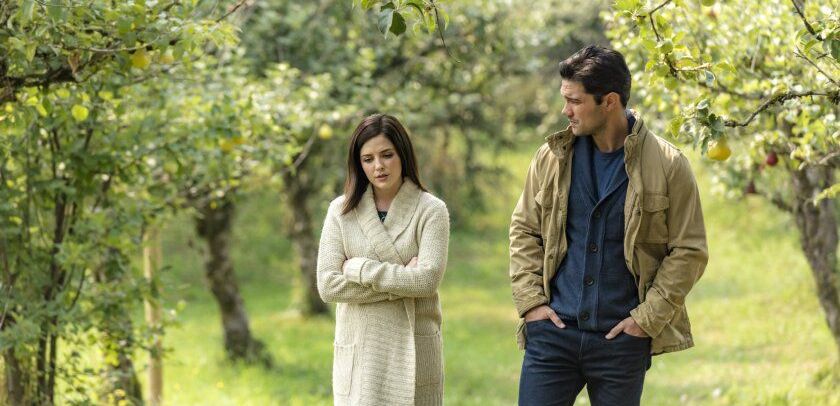 Când doi îndrăgostiți își culeg visele din Livada cu speranță