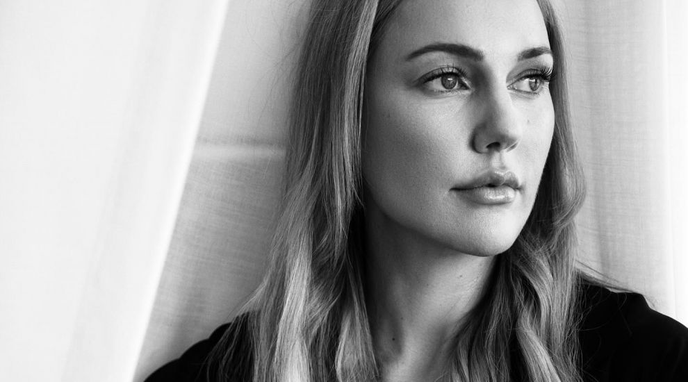 Meryem Uzerli, o mămică sexy la 41 de ani