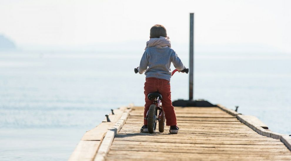 (P)Triciclete pentru copii: 5 avantaje pentru dezvoltarea micuțului tău